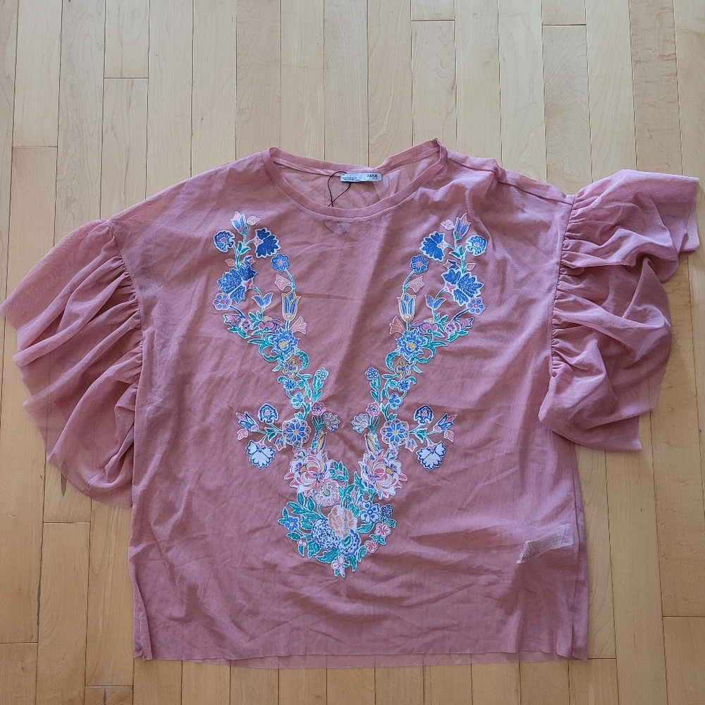 Sheer Top with Floral Applique and Butterfly Sleeve Zara Medium